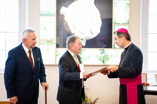 Ordensverleihung / Erzdiözese Wien/ Schönlaub, Stephan Schönlaub Ordensverleihung